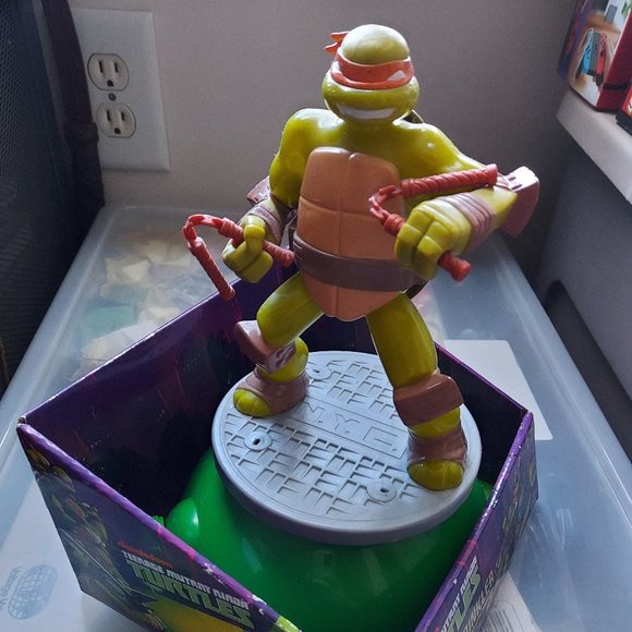 Teenage Mutant Ninja Turtle Lawn Sprinkler Spins & Sprays Imperial Toys New - Picture 1 of 3